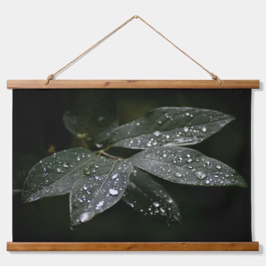 夏期シルバーレインドロップオンダークグリーン離れ 吊り下げ型タペストリー (正面)