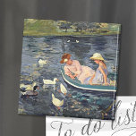 夏期2 |メアリー・カッサット マグネット<br><div class="desc">夏期2 (1894)アメリカの印象派アーティスト、メアリー・カッサットによる。オリジナルのアートワークはキャンバスに描かれた油絵で、アヒルに囲まれたボートに2人の女性のポートレートを描いている。デザインツールを使用してイメージのカスタム文字を追加したり、イメージをカスタマイズする。</div>