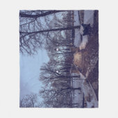 夕べの冬の雪の市公園 フリースブランケット (正面)