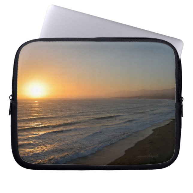 夕べビーチ ラップトップスリーブ (正面)