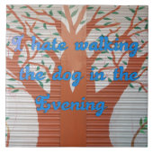 "夕べ犬の散歩の恐怖" – 私は犬の歩くを嫌う タイル (正面)