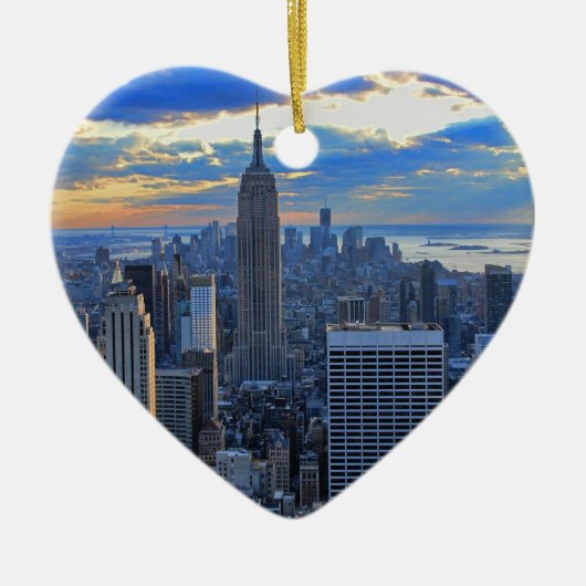 夕日が近づくにつれ、NYCスカイラインは午後遅く セラミックオーナメント (正面)