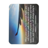 夕日に当たるカラフル飛行機の翼 マグネット (縦)