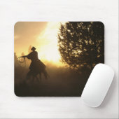 夕日に投げ縄を持つカウボーイ マウスパッド (マウス)