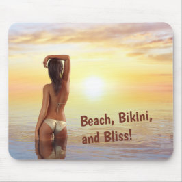 夕日に海でポーズをとるビキニの女の子 マウスパッド