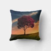 夕日に赤い木が咲く絶景 クッション (裏面)
