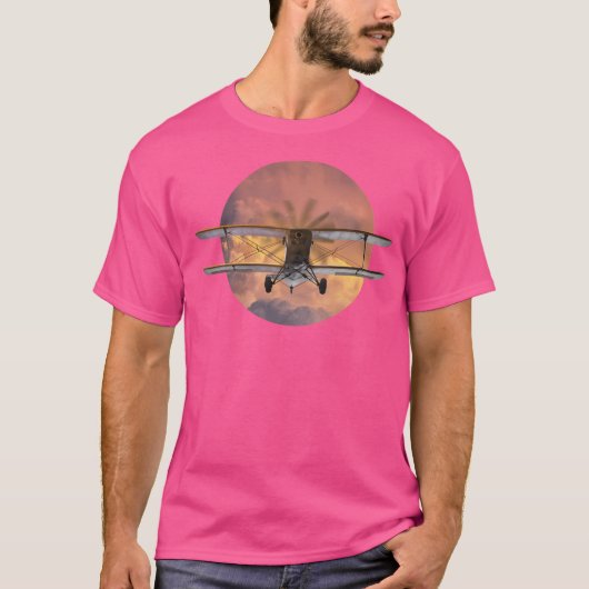 夕日に輝く嵐の雲のある二面飛行機 Tシャツ (正面)