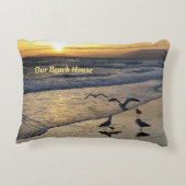 夕日のビーチに海鳥 アクセントクッション (裏面)