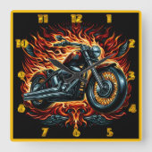 夕日の乗り心地の中で炎を放つ激しいオートバイ スクエア壁時計 (正面)