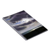 夕日の出の湖畔のスカイライン絵を描海 ノートブック (右側)