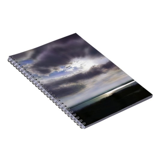 夕日の出の湖畔のスカイライン絵を描海 ノートブック (右側)