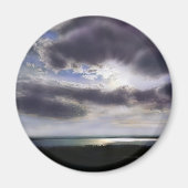 夕日の出の湖畔のスカイライン絵を描海 マグネット (正面)