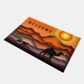 夕日の砂漠でラクダとウェルカムドormat ドアマット (アングル)