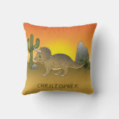 夕日の砂漠の可愛い漫画のトリケラトプス恐竜 クッション (裏面)