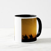 夕日の素晴らしエジプト、ギザのピラミッド マグカップ (正面右)