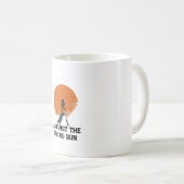 夕日を超えて、太陽の峰で磨く コーヒーマグカップ (正面右)