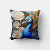 夕日鮮やかに咲く白い花の間にクジャク クッション (正面)