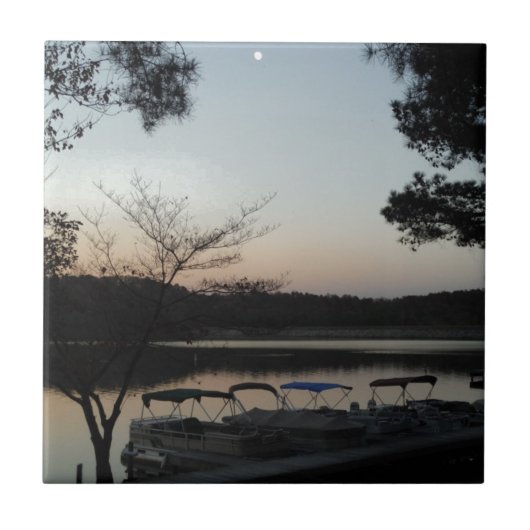 夕日、湖の矢印の上に昇る月 タイル (正面)