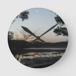 夕日、湖の矢印の上に昇る月 ラウンド壁時計