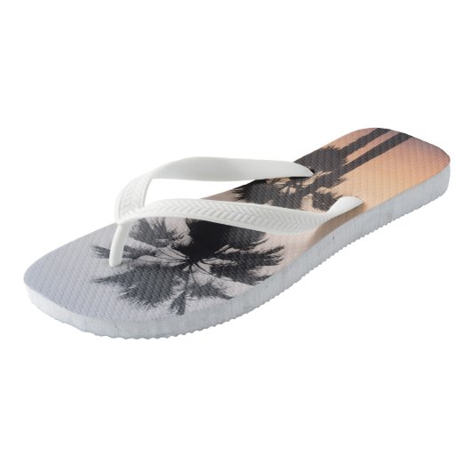 夕暮れのヤシの木のシルエット ビーチサンダル (アングル)