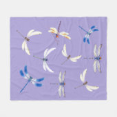 夕暮れの紫に浮かぶゴージャスなトンボ フリースブランケット (正面(横))