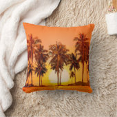 夕暮れの背景にヤシの木。スリランカ。 クッション (ブランケット)