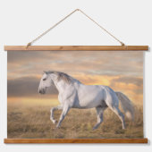 夕暮れの草地に美しいイベリアの馬 吊り下げ型タペストリー (正面)