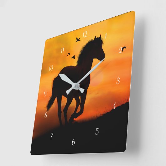 夕暮れの馬と鳥を駆け回る スクエア壁時計 (傾斜)