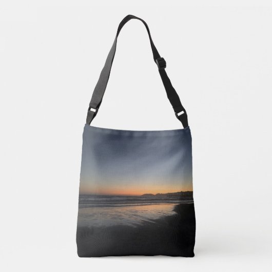 夕暮れ時から夕暮れ時までビーチ写真 クロスボディバッグ (裏面)