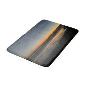 夕暮れ時から夕暮れ時までビーチ写真 バスマット (アングル)