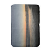 夕暮れ時から夕暮れ時までビーチ写真 バスマット (正面縦)