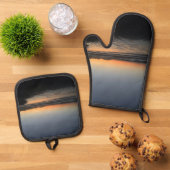 夕暮れ時から夕暮れ時までビーチ写真 鍋つかみ&鍋敷きセット (トップダウン)