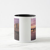 夕暮れ時にアーノ川の橋 マグカップ (中央)