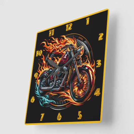 夕暮れ時にオープンロードを走り抜ける炎のオートバイ スクエア壁時計 (傾斜)
