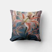 夕暮れ時にカラフルの離れ間で咲く百合 クッション (正面)