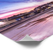 夕暮れ時にクロマーの町を反射するピンクの夕焼け ポスター (角)