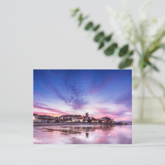 夕暮れ時にクロマーの町を反射するピンクの夕焼け ポストカード (スタンド正面)