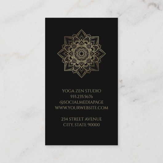 夕暮れ時にヨガを練習する女性 名刺 (裏面)