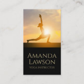 夕暮れ時にヨガを練習する女性 名刺 (正面)