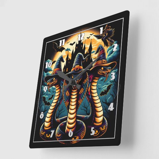 夕暮れ時に不気味な服装をしたハロウィーンのヘビ スクエア壁時計 (傾斜)