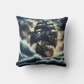 夕暮れ時に嵐の海を航行する海賊船 クッション (正面)