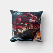 夕暮れ時に嵐の海を航行する海賊船 クッション (正面)