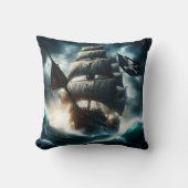 夕暮れ時に嵐の海を荒らす海賊船 クッション (正面)