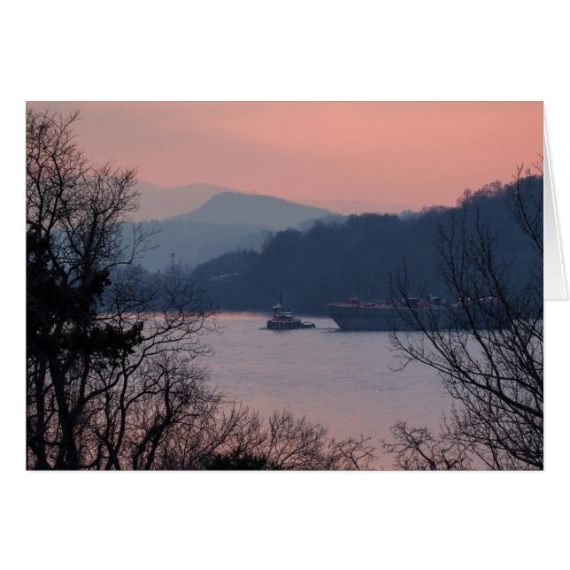 夕暮れ時に川で働く (正面横)