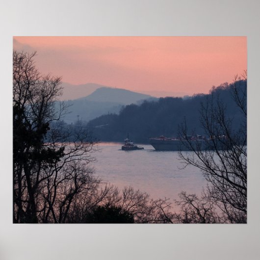 夕暮れ時に川で働く ポスター (正面)