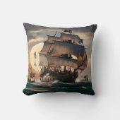 夕暮れ時に波で航行する転が海賊船 クッション (正面)