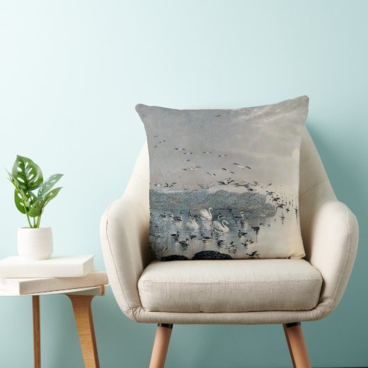 夕暮れ時に湖に浮かぶアヒルやマガードやスワン クッション (椅子)