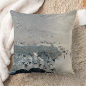 夕暮れ時に湖に浮かぶアヒルやマガードやスワン クッション (ブランケット)