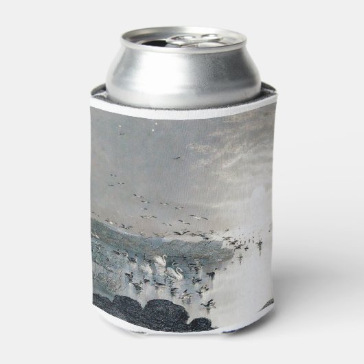 夕暮れ時に湖に浮かぶアヒルやマガードやスワン 缶クーラー (缶正面)