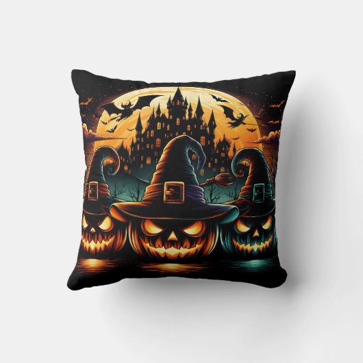夕暮れ時に満月の下でハロウィーンのカボチャが輝く クッション (裏面)